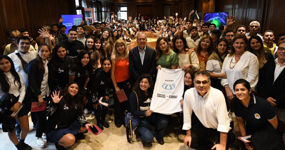 Casa de Gobierno- el Jefe de Gabinete se reunioacute con maacutes de 400 alumnos del interior