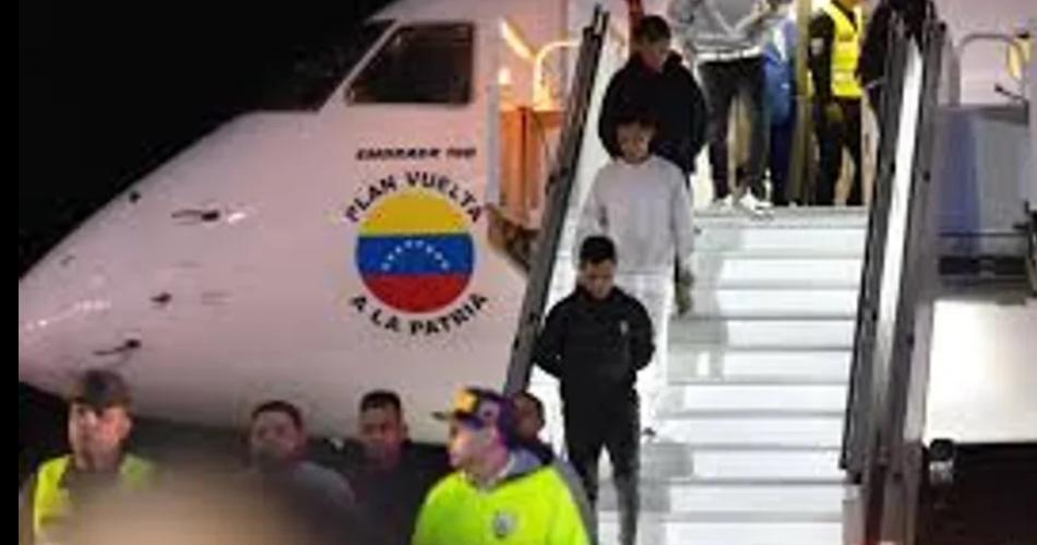 Llegan a Venezuela 71 migrantes deportados por EEU