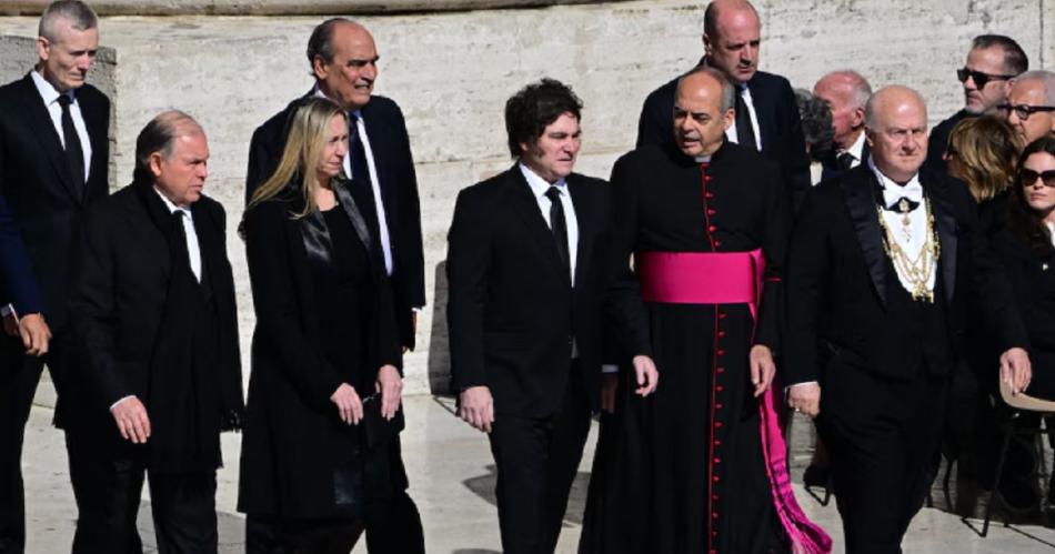 Milei con destino al Vaticano para la misa de asuncioacuten del nuevo Papa