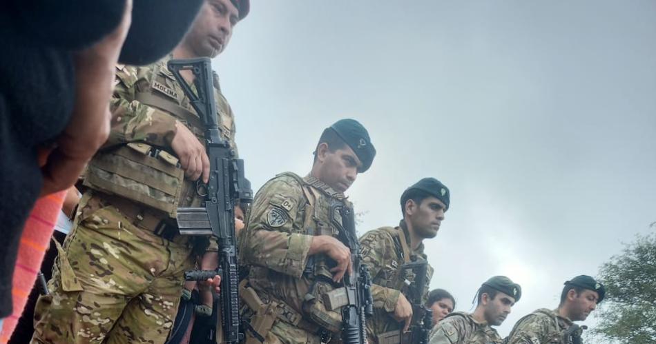 Con honores y muchas laacutegrimas despidieron al teniente Olivera