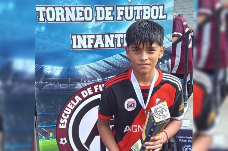 Efraín Noriega el pibe del barrio Dorrego que se pone la banda roja