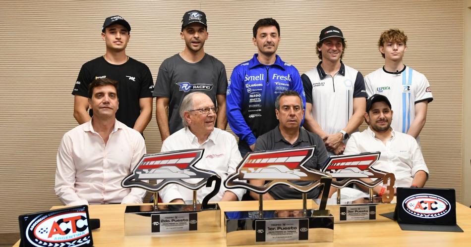  el intendente Jorge Mukdise el director del Autódromo Hector Farina el gerente de ACTC Fernando Miori el representante del grupo Corven Maximiliano Herrera y los pilotos Nicolas Trosset Juan De Benedictis Jorge Bruno Lucas Bohdanowicz y