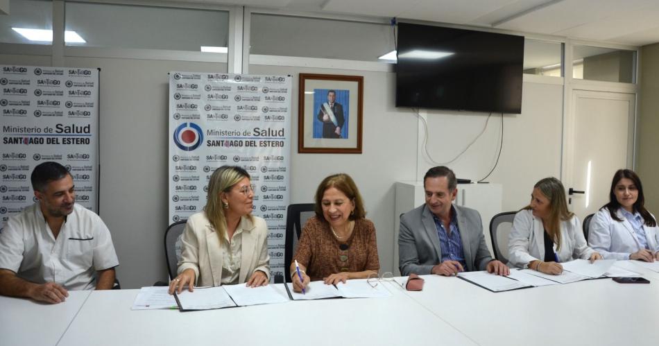 ACTO La firma del acuerdo se realizó en la sede de la cartera sanitaria