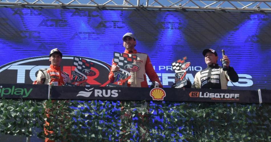 Juan Ortega subió a lo ms alto del podio escoltado por Julin Tévez y Ferreira