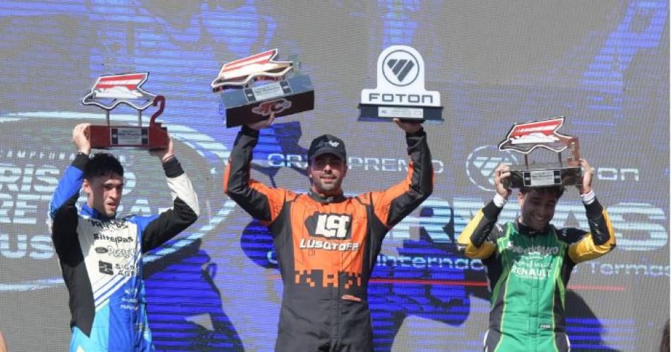 TURISMO CARRETERA EL URUGUAYO GANÓ TRAS CINCO AÑOS Y SE SUBIÓ A LA PUNTA DEL CAMPEONATO JUNTO CON JULIÁN SANTERO