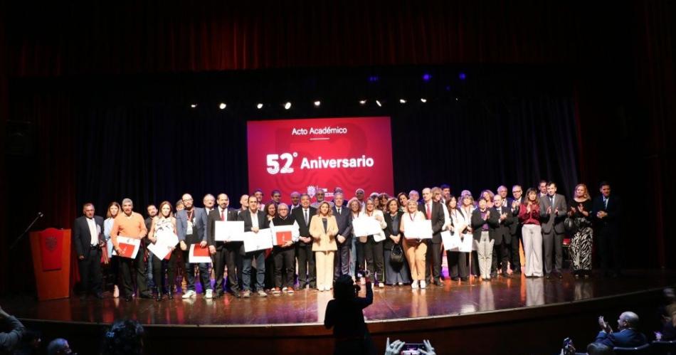 Emotivo acto académico por el 52� aniversario de la Universidad Nacional