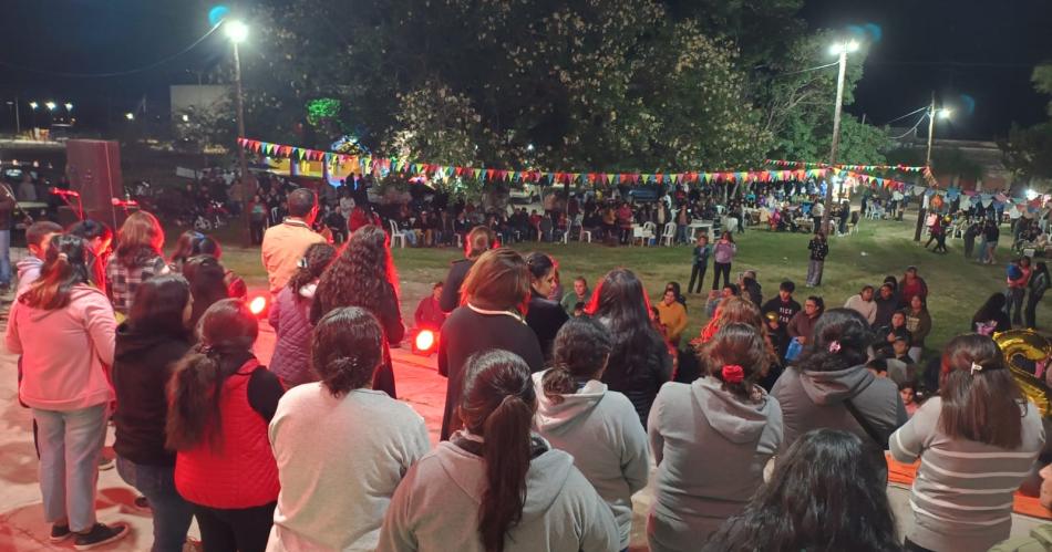 Vecinos de La Cantildeada recibieron el 132deg aniversario con emotiva vigilia