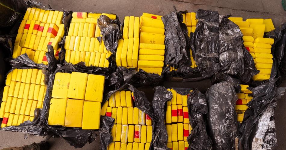 Histoacuterica destruccioacuten de droga- quemaron maacutes de 1300 kilos de cocaiacutena y marihuana