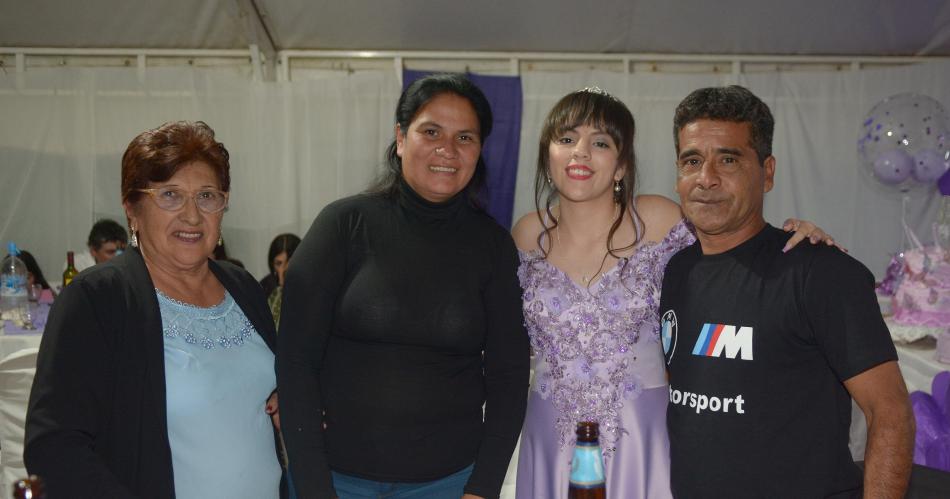 AGUSTINA MATEOLI FESTEJOacute SUS QUINCE ANtildeOS