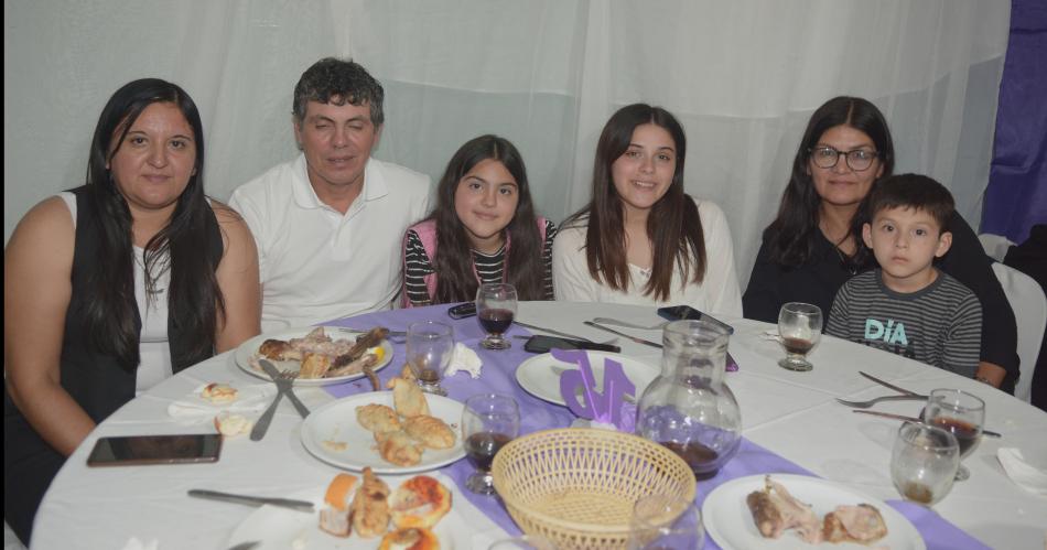 AGUSTINA MATEOLI FESTEJOacute SUS QUINCE ANtildeOS