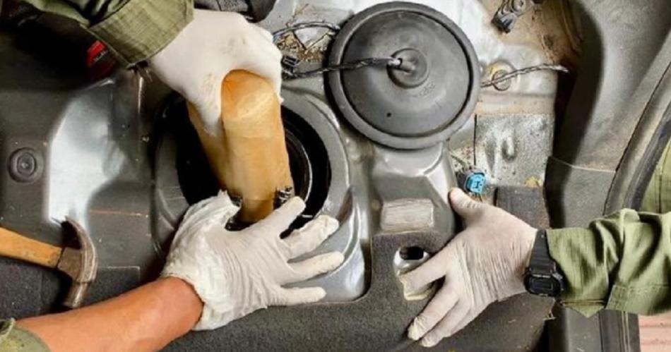 Ruta Provincial Nordm 5- Gendarmeriacutea encontroacute cocaiacutena oculta en el tanque de combustible de un vehiacuteculo