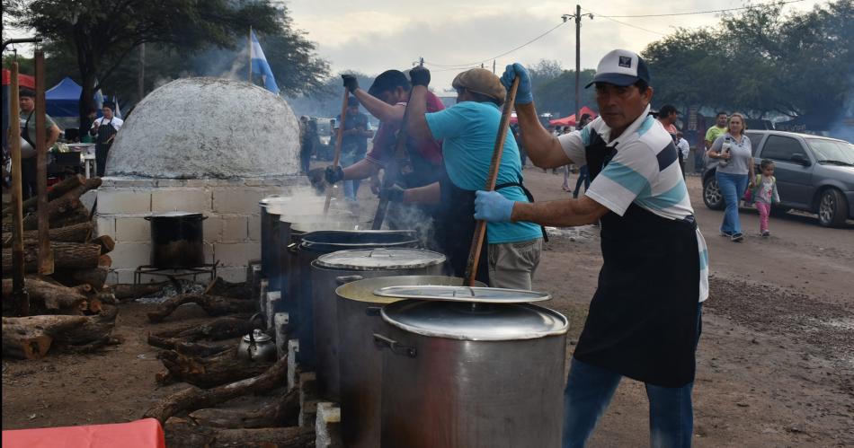 Gran expectativa por el 10ordm Asado con Cuero y Locro Criollo en Sumampa