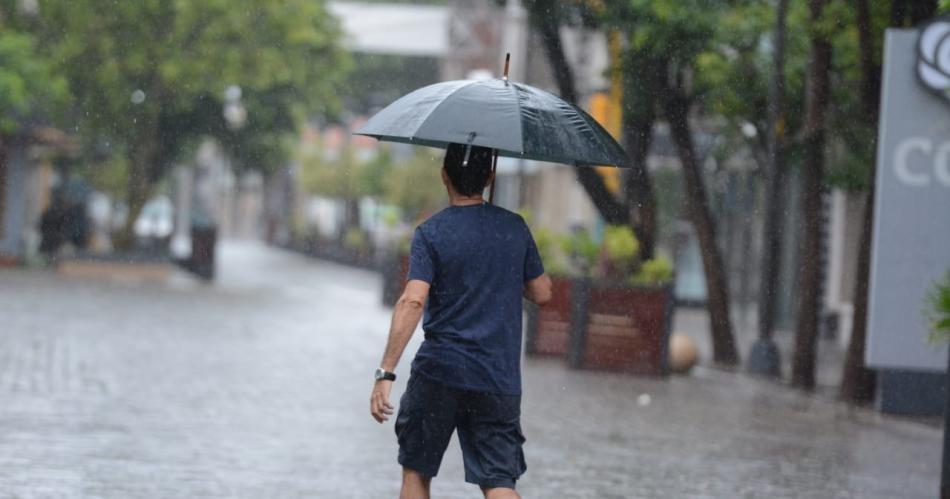 Paraguas a la vista Probabilidad de lluvia este domingo en Santiago del Estero
