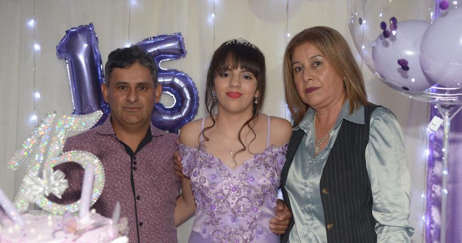 AGUSTINA MATEOLI FESTEJOacute SUS QUINCE ANtildeOS