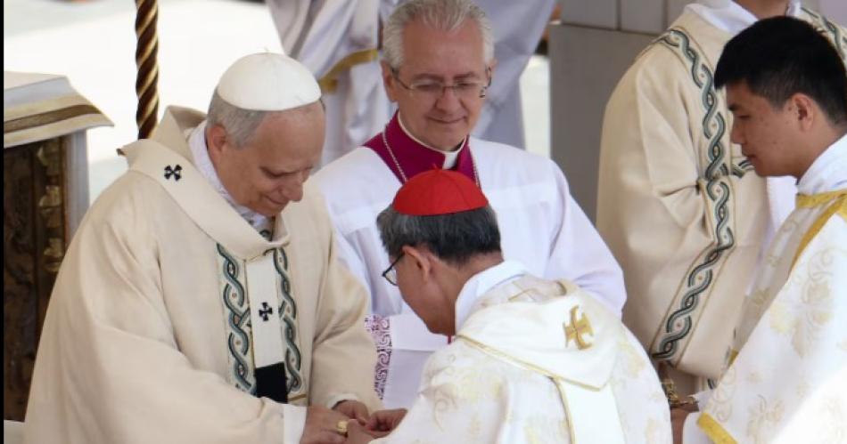 El papa León XIV recibe el anillo del pescador (Foto- REUTERSGUGLIELMO MANGIAPANE)