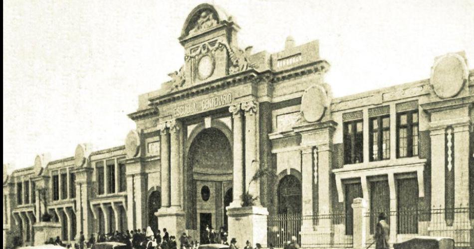 A 108 antildeos del Colegio Centenario