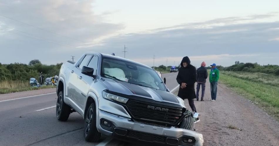 Dos camionetas chocaron de frente y sus conductores viven para contar el grave momento