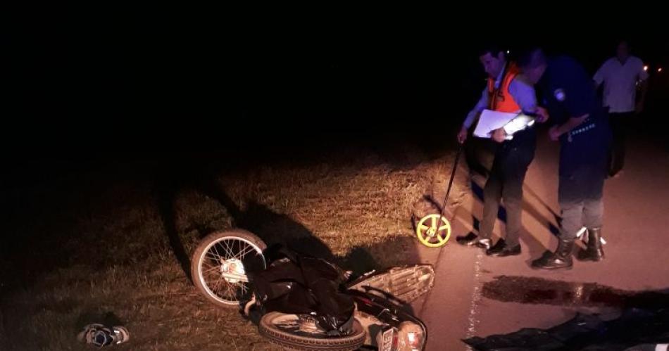 Motociclista murioacute al rozarse con otra moto cuando volviacutea a su casa