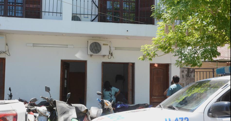 Jugando un nintildeo de 3 antildeos acuchilloacute a su hermana de 4