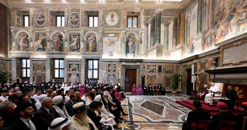 Leoacuten XIV contundente- Digamos no a la guerra al rearme y a la economiacutea que empobrece