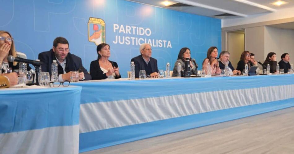 Joseacute Emilio Neder participoacute del Congreso Nacional del PJ como miembro de la Mesa Ejecutiva