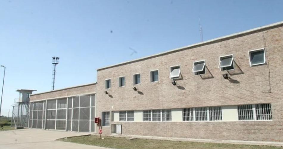 Detienen a una policía por filtrar información del 911 a su novio preso