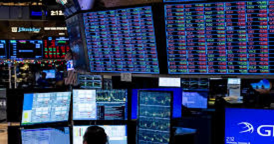 Cayeron acciones hasta 47-en-porciento- y subió el riesgo país