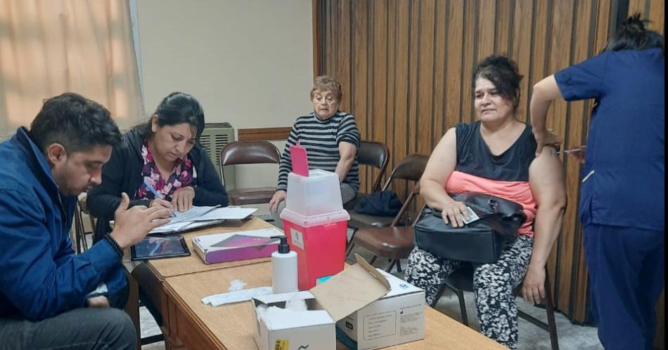 Operativos de vacunacioacuten contra la gripe neumo antitetaacutenica y DBT