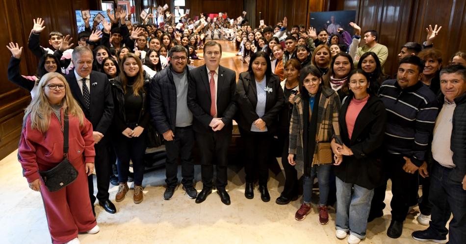DOCENTES Agradecieron en nombre de los alumnos la posibilidad de conocer lugares emblem�ticos de Santiago con el programa Conociendo mi provincia
