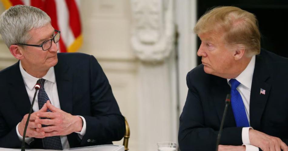 Trump podría aplicar sanciones a Apple por fabricar teléfonos en China