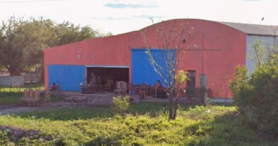 La policiacutea tras varios delincuentes que desvalijaron depoacutesito de una muebleriacutea