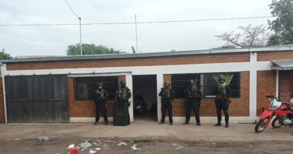 Hallan cocaiacutena suficiente para fabricar mil dosis con un valor total de maacutes de 5000 doacutelares