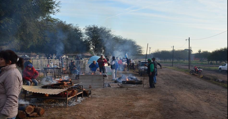 Sumampa ofreceraacute 8 mil kilos de asado con cuero y 8 mil litros de locro