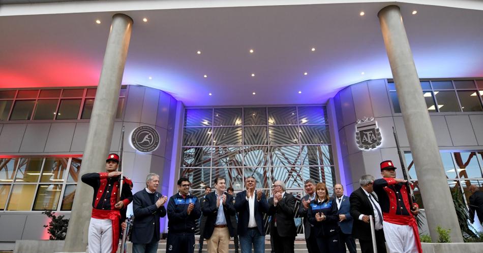 El gobernador Zamora inauguroacute el nuevo edificio de la secretariacutea de Deportes y Recreacioacuten