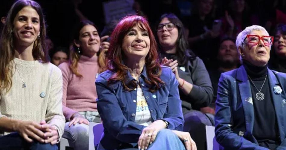 Cristina Kirchner apuntoacute contra Milei y llamoacute al peronismo a dejar los egos