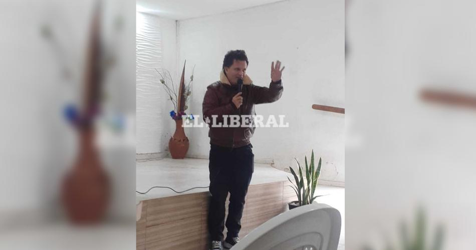 Dariacuteo Lopilato compartioacute su testimonio de fe en una comunidad evangeacutelica de Santiago del Estero