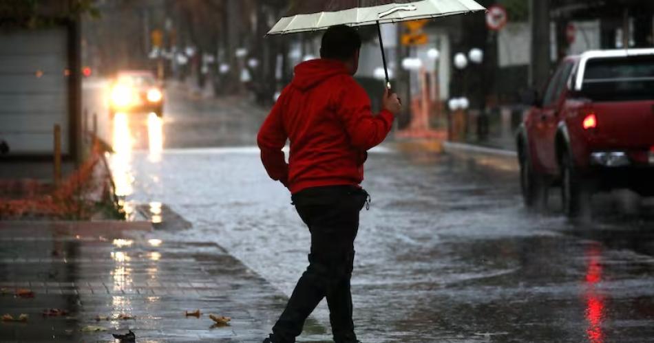 Saca el paraguas y el abrigo- así estar� el lunes en Santiago del Estero