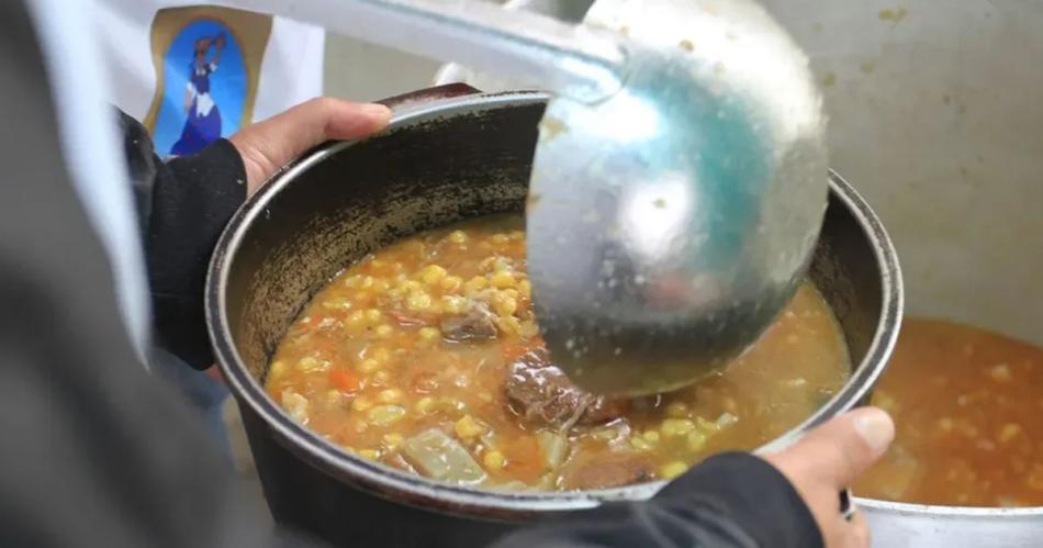 El festejo terminoacute mal- maacutes de 60 intoxicados con un locro popular