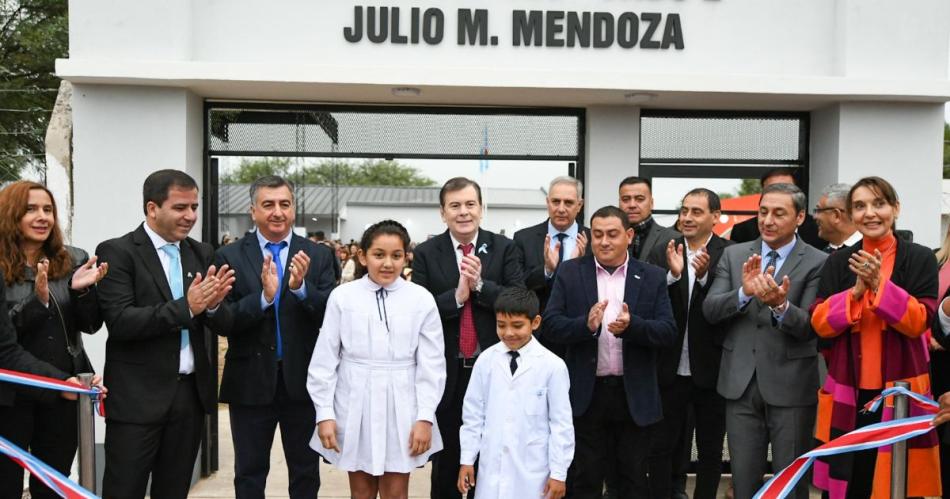 El Gobernador estuvo acompañado por parte de su gabinete y de autoridades locales