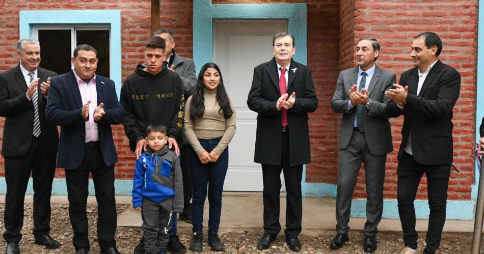 Las viviendas fueron entregadas por el gobernador Gerardo Zamora