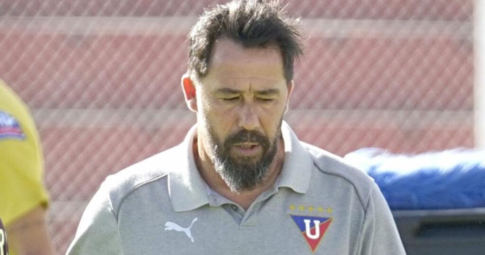 Atencioacuten ferroviario- La Liga de Quito se quedoacute sin entrenador