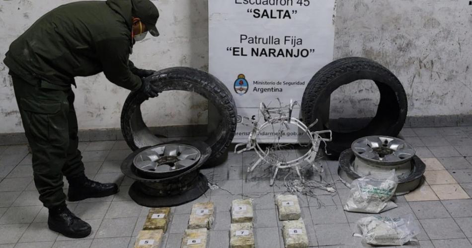 iexclCocaiacutena sobre ruedas Cayoacute un hombre con maacutes de 10 kilos escondidos en una Hilux