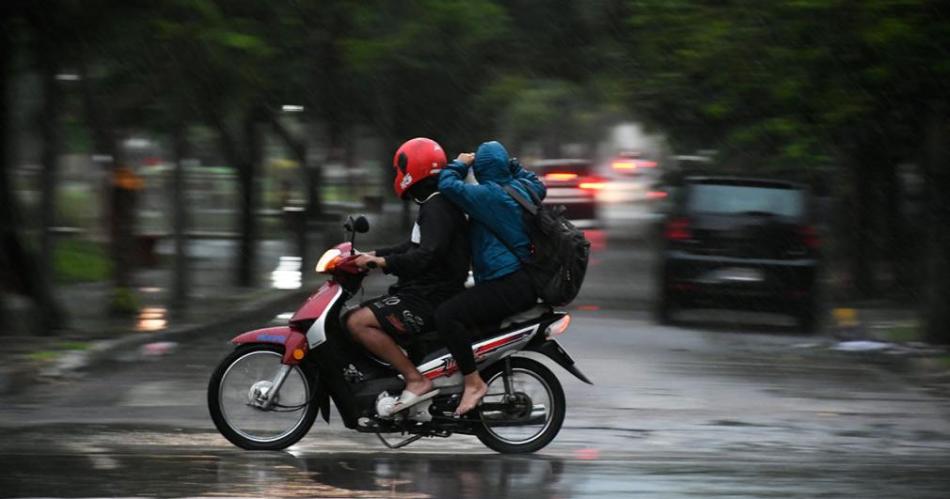 Martes con lluvias y alerta por vientos- asiacute estaraacute el tiempo este 27 de mayo en Santiago