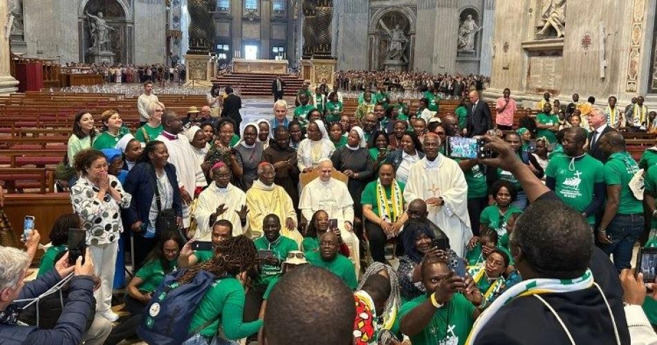 Sorpresivo encuentro del Papa con embajadores africanos en el Vaticano- Sean signos de esperanza en el mundo