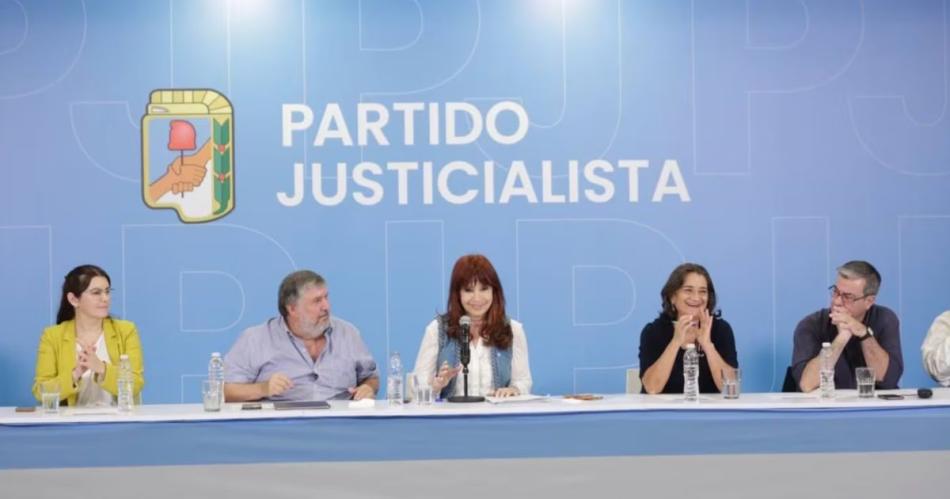 Cristina Kirchne analiza nuevas estrategias para el futuro del PJ