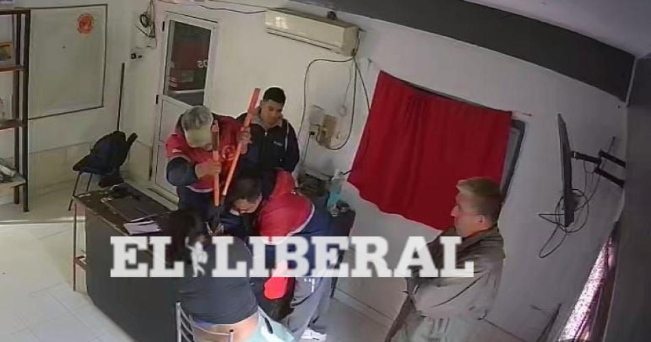 Bomberos de Loreto ayudaron a una mujer que teniacutea una pulsera atascada