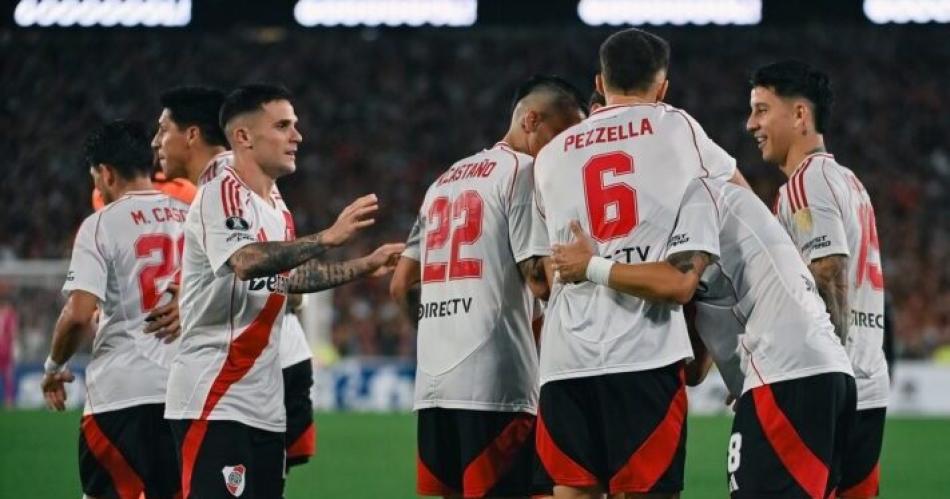 River empatoacute con Universitario de Peruacute y terminoacute primero en el Grupo B de la Copa Libertadores