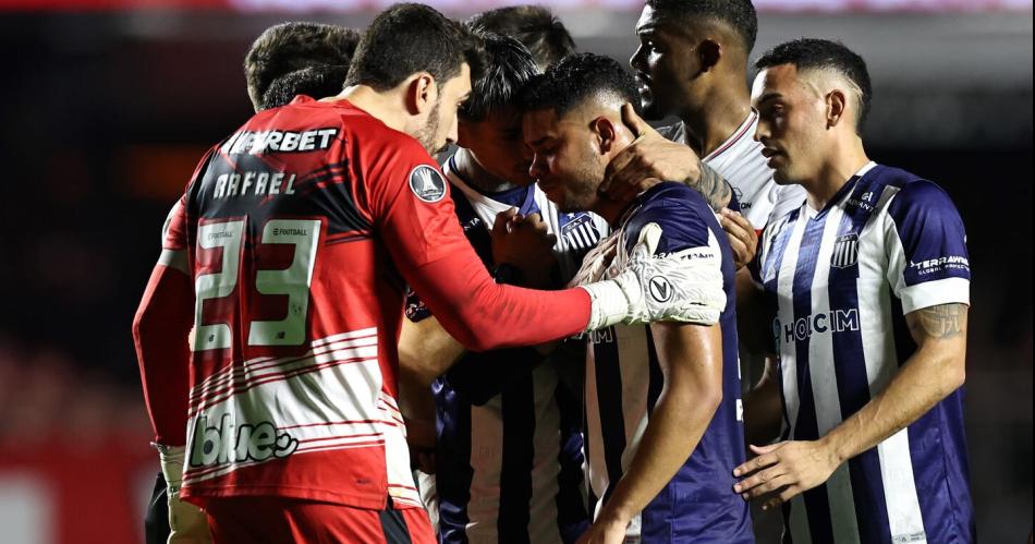 Escaacutendalo en San Pablo vs Talleres- denuncian racismo y llanto de un jugador