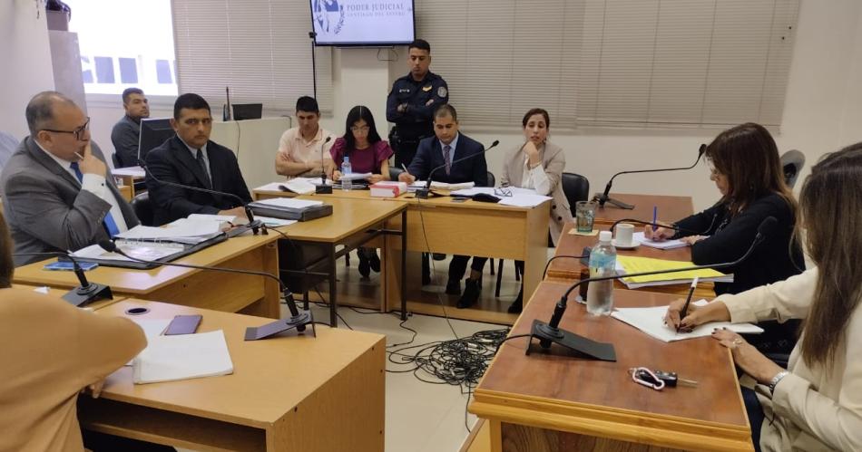 BATALLA A 6 MESES DEL HORROR- Las partes protagonizaron ayer el 2do round en el 4to piso de tribunales Fiscalía y querella por la prórroga de preventivas de homicidas Defensa por la falta de mérito