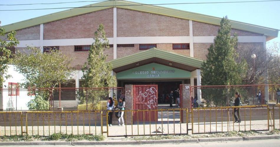 Tres alumnos sorprendidos con una tumbera en Colegio Secundario Banda